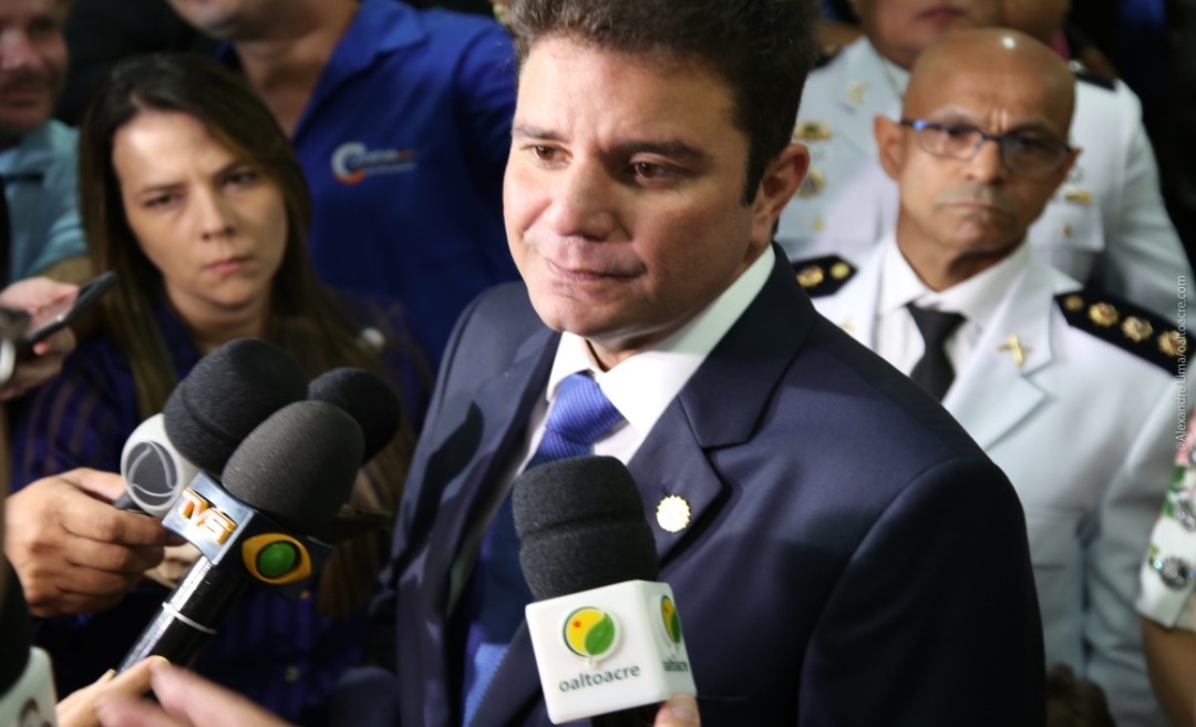 Gladson confirma: 13º salário estará na conta dos servidores nesta Sexta-feira 13